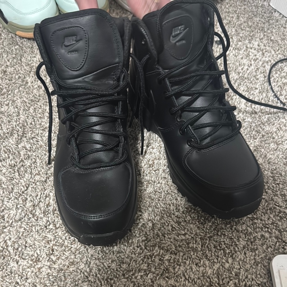 Nike Black High-Top Boots with Sturdy Soles